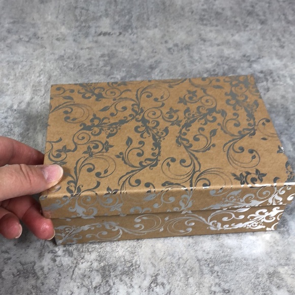 Halston compact wallet in beautiful box - Picture 8 of 8